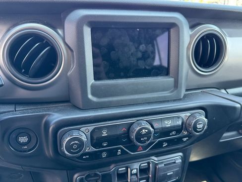 Used 2021 Jeep Wrangler Unlimited Sport AWD/4WD image 12