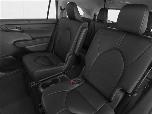 New 2026 Toyota Highlander XLE image 9