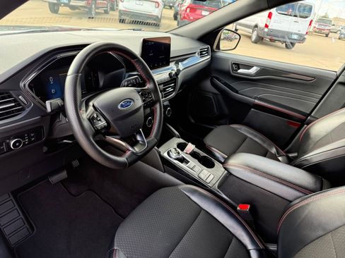 Certified 2025 Ford Escape ST-Line Select AWD/4WD image 11