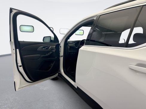 Used 2023 Chevrolet Traverse LT w/ LPO, Floor Liner Package AWD/4WD image 9