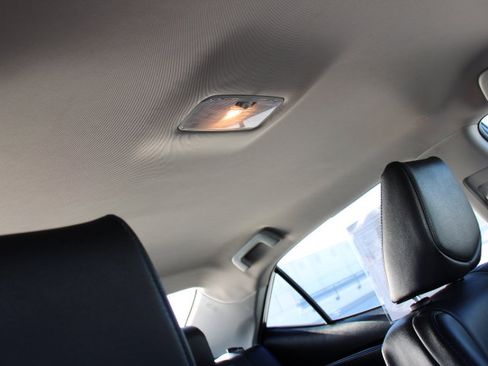 Used 2017 Toyota Corolla SE image 19