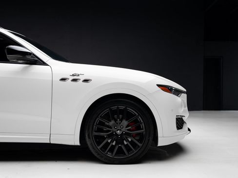 Used 2022 Maserati Levante GT AWD/4WD image 41