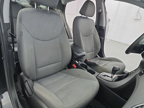 Used 2013 Hyundai Elantra GLS w/ Preferred Pkg image 10