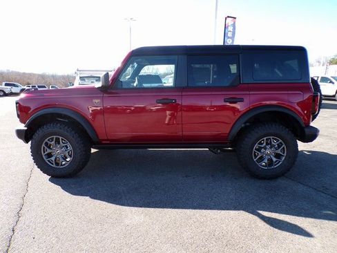 New 2025 Ford Bronco Badlands image 2