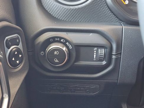 Used 2024 Jeep Gladiator Rubicon AWD/4WD image 22