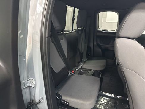 Used 2018 Toyota Tacoma SR5 AWD/4WD image 21