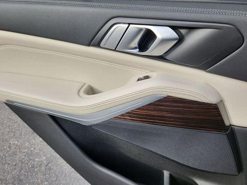 Used 2021 BMW X5 xDrive40i w/ M Sport Package image 25