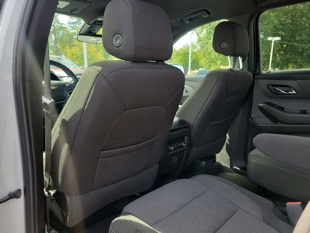 Used 2023 Chevrolet Traverse LT FWD image 17
