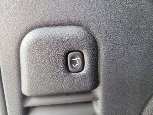 Used 2018 Jeep Grand Cherokee Overland image 9