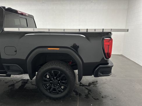 Used 2022 GMC Sierra 3500 Denali w/ Denali Black Diamond Edition image 8