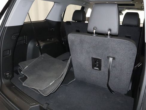 Used 2023 GMC Acadia SLT w/ Preferred Package image 16