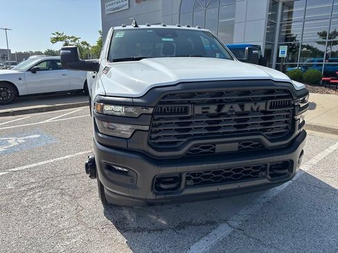 Used 2026 RAM 3500 Tradesman AWD/4WD image 9
