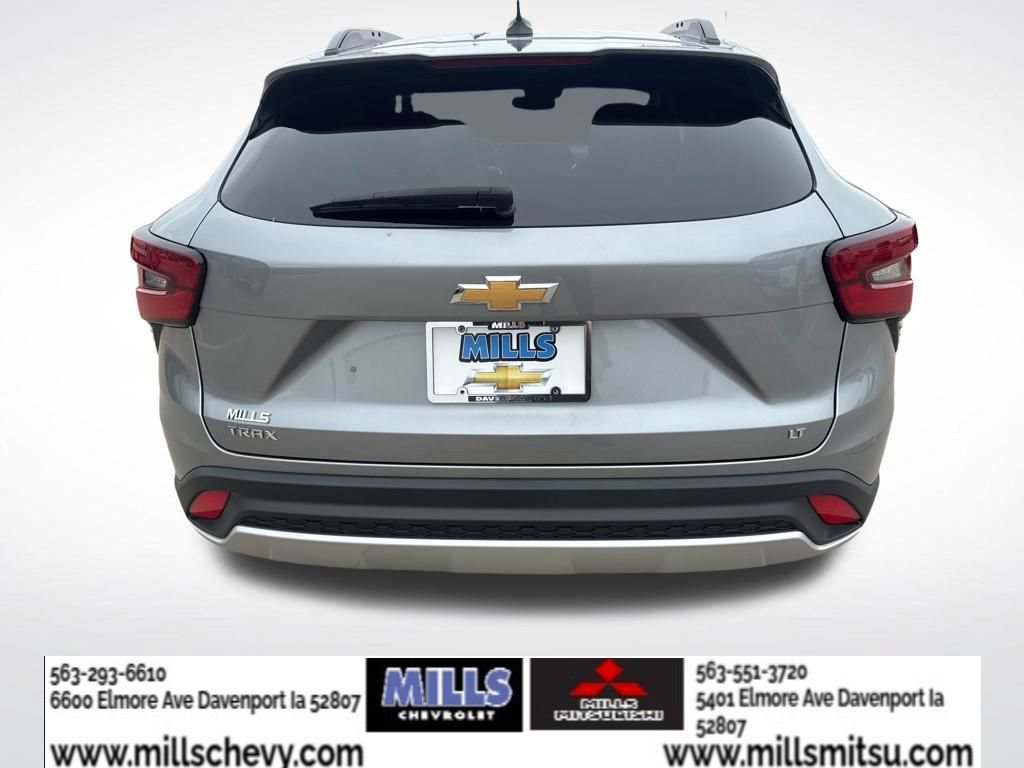 Used 2025 Chevrolet Trax LT w/ LT Convenience Package FWD image 5