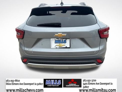 Used 2025 Chevrolet Trax LT w/ LT Convenience Package FWD image 5