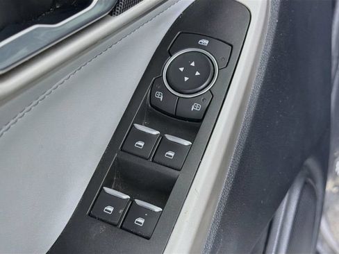 Used 2022 Ford Explorer XLT w/ Equipment Group 202A RWD image 22