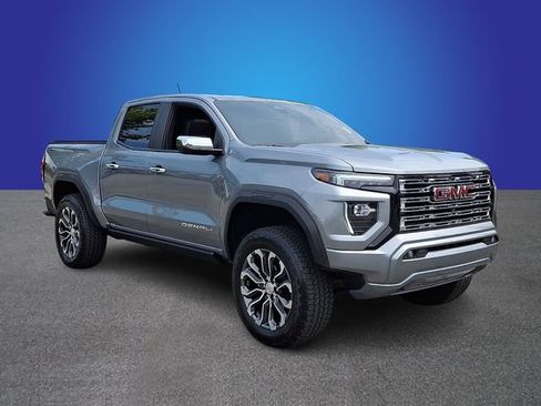 Used 2025 GMC Canyon Denali AWD/4WD image 3