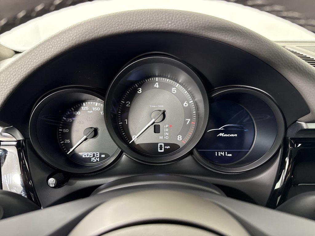 Certified 2024 Porsche Macan AWD/4WD image 37