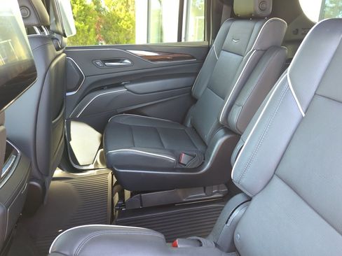 Used 2023 Cadillac Escalade ESV Premium Luxury image 15