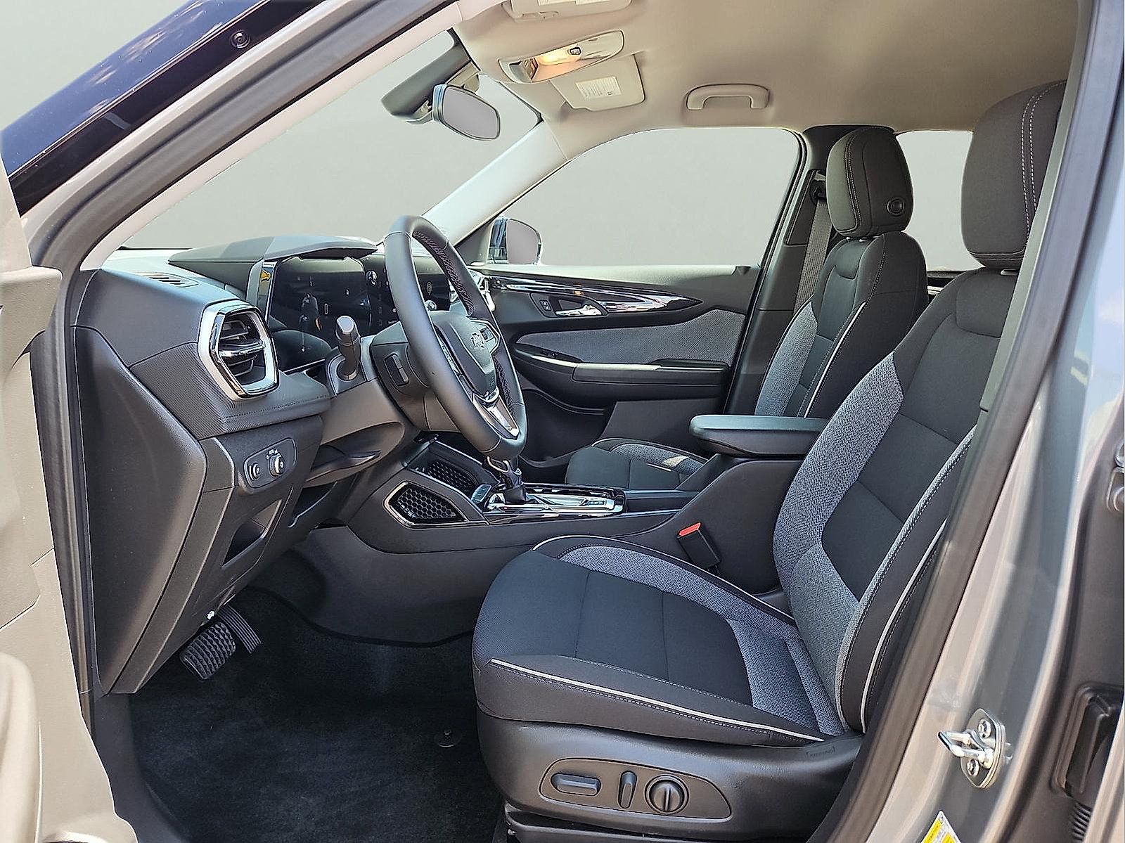 Used 2026 Chevrolet TrailBlazer LT w/ Convenience Package FWD image 10