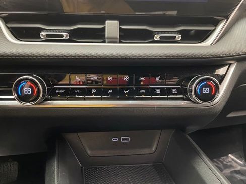 Used 2025 Chevrolet Equinox LT w/ Convenience Package II AWD/4WD image 6