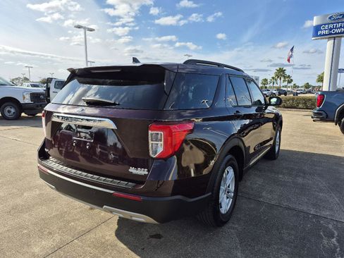 Certified 2022 Ford Explorer XLT w/ Equipment Group 202A image 10