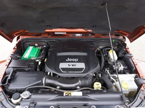 Used 2014 Jeep Wrangler Sahara w/ Dual Top Group image 30