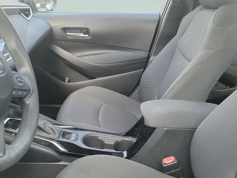 Used 2020 Toyota Corolla LE FWD image 3