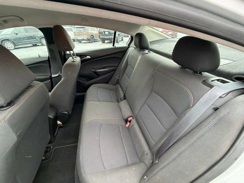 Used 2017 Chevrolet Cruze LS FWD image 7