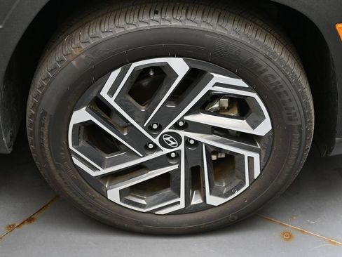 Certified 2025 Hyundai Tucson Limited AWD/4WD image 10