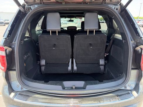 Used 2019 Ford Explorer Limited w/ Class III Trailer Tow Package FWD image 11