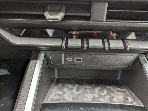 Used 2024 Chevrolet Colorado Trail Boss w/ Technology Package image 13