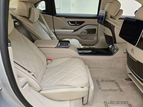 Used 2024 Mercedes-Benz Maybach S 580 4MATIC image 25