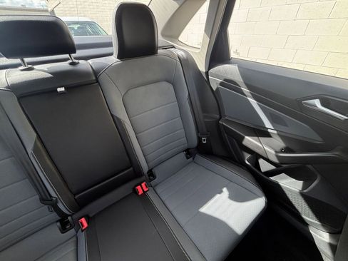 Used 2025 Volkswagen Jetta SE image 37