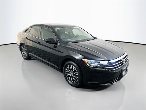 Used 2019 Volkswagen Jetta SE w/ Cold Weather Package image 1