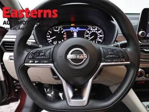 Used 2025 Nissan Altima 2.5 SV FWD image 10