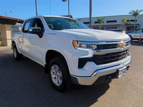 Used 2025 Chevrolet Silverado 1500 LT image 2