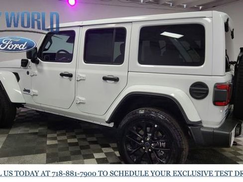 Used 2025 Jeep Wrangler Unlimited Sahara w/ Safety Group image 5