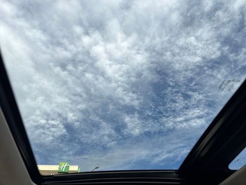 Used 2018 Jeep Cherokee Limited w/ High Altitude Package image 22