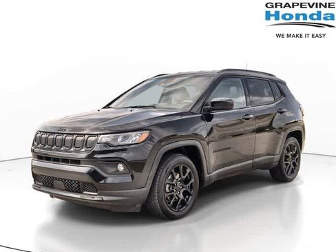 Used 2022 Jeep Compass Altitude FWD image 1