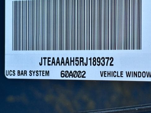 Certified 2024 Toyota Venza LE image 31