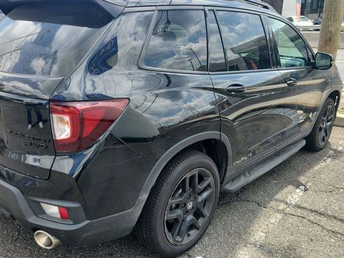 Used 2025 Honda Passport Black Edition image 3