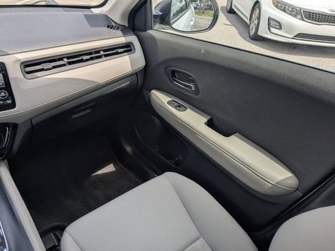 Used 2022 Honda HR-V LX image 17