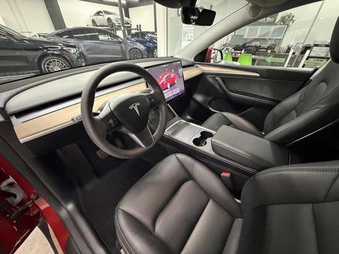 Used 2024 Tesla Model Y Long Range image 10