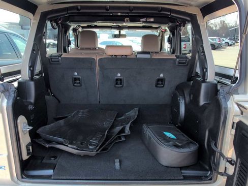 Used 2022 Jeep Wrangler Unlimited Rubicon w/ Cold Weather Group image 33