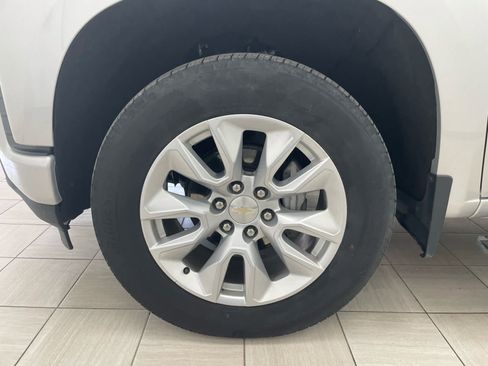 Used 2022 Chevrolet Silverado 1500 Custom AWD/4WD image 6