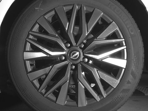 Used 2025 Nissan Altima 2.5 SV FWD image 14