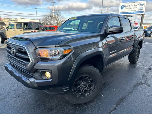 Used 2017 Toyota Tacoma SR5 image 4