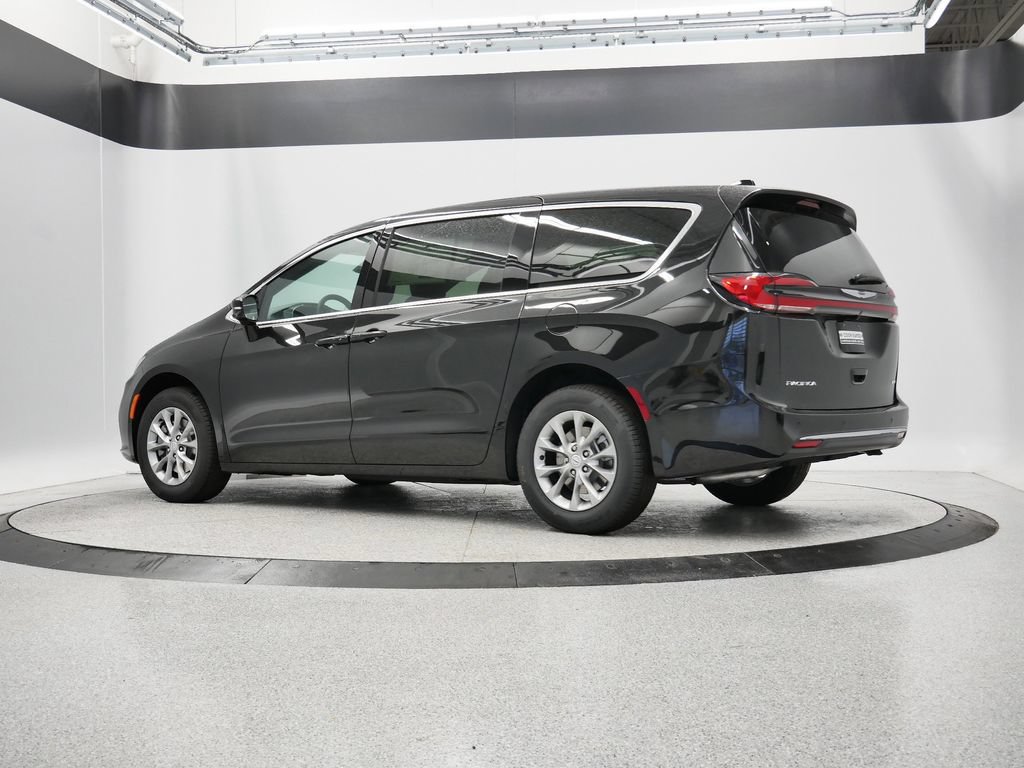New 2026 Chrysler Pacifica Select AWD/4WD image 4