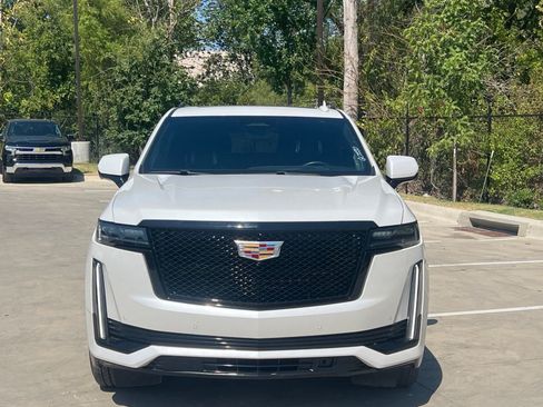 Used 2024 Cadillac Escalade Sport Platinum AWD/4WD image 2