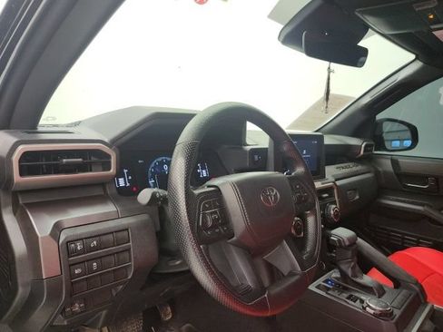 Used 2025 Toyota Tacoma SR5 AWD/4WD image 12